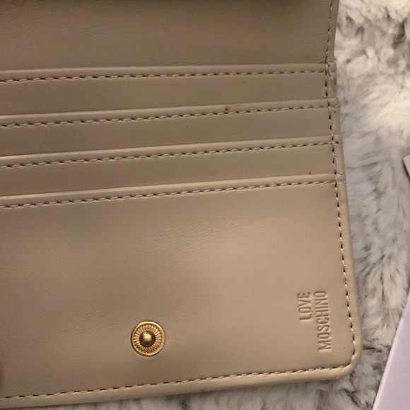 Brand new LOVE MOSCHINO bifold cream wallet - Picture 9 of 12